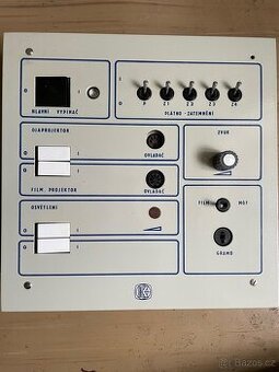Ovládací panel do kinosálů