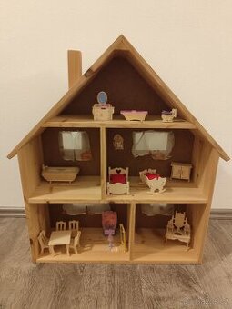 Dřevěný domeček pro panenky