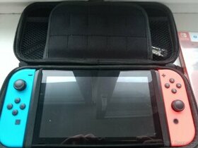 Nintendo switch+ příslušenství a 2 hry na NS