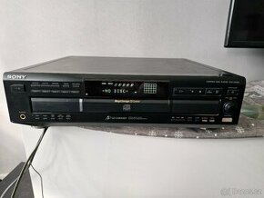Systém CD přehrávače CDP-CE525 na 5 disků Sony