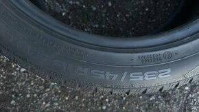 Zimní pneu 235/45/18 Nokian (1ks)