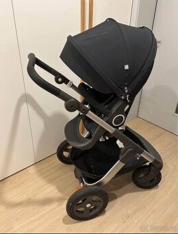 Stokke trailz cerny se sportovnim sezenim v top stavu