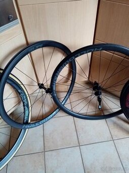Nová karbonová kola Hollowgram SI (Cannondale) silniční,