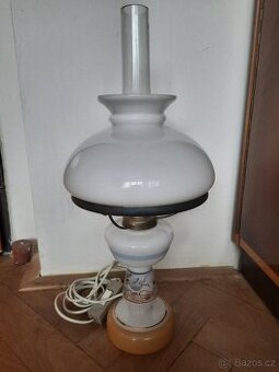 Retro lampa ze 70.let ve stylu petrolejky