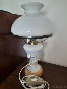 Retro lampa ze 70.let ve stylu petrolejky