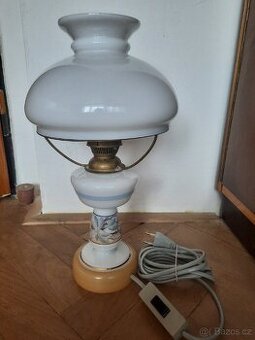Retro lampa ze 70.let ve stylu petrolejky