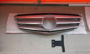 Prodám mřížku předního nárazníku Mercedes w204