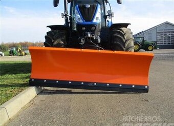 pluh na traktor