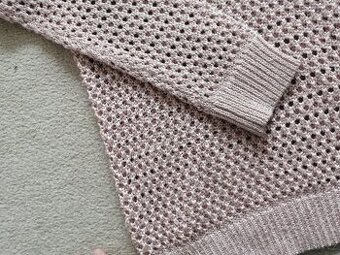 Svetr dírkatý třpytky H&M 134/140 - 1