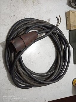 Prodlužovací připojovací kabel