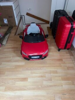 Prodám elektrické autíčko Audi TT RS