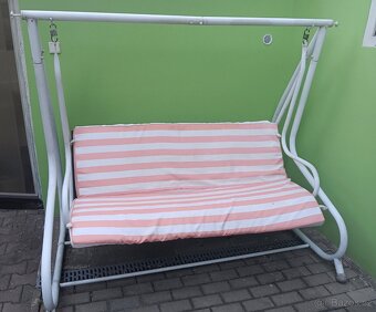 Zahradní houpačka