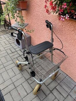 Invalidní chodítko