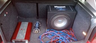 Subwoofer, zesilovač, kapacitor