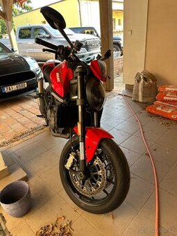 Ducati monster + 937