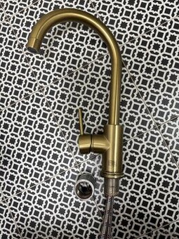 Kuchyňská baterie mosaz