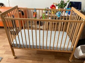 Dětská postýlka dřevěná