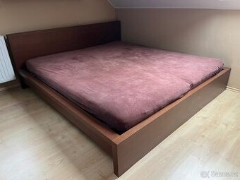 Manželská postel MALM 200x180 cm + rošty, matrace, stolky