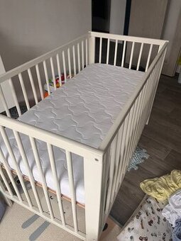 Dětská postýlka s matrací