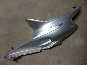 Piaggio Skipper 125, 150. Levá zadní kapota.  od 1998