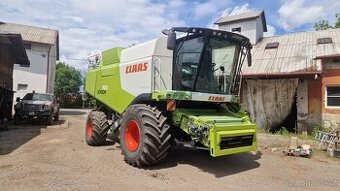 CLAAS Lexion 760 + V900