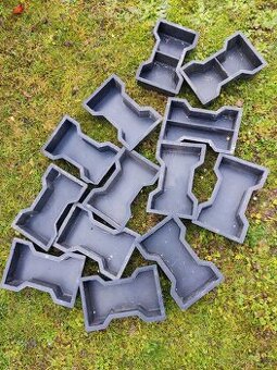 Zámková dlažba -formičky