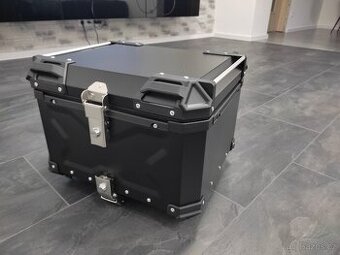 Univerzální hliníkový moto kufr 55L (Topcase)