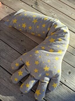 Polohovací ruka pro miminka