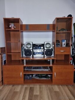 OBÝVACÍ TELEVIZNÍ STĚNA