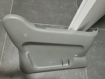 Renault Trafic 2 plastový bok dvojlavice do druhé řady