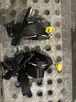 VW Touran přední pásy