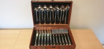 Dárková sada příborů v dřevěné kazetě – nerez 18/0