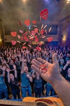 Reklamní 3D tištěná trsátka s vlastním logem kapely