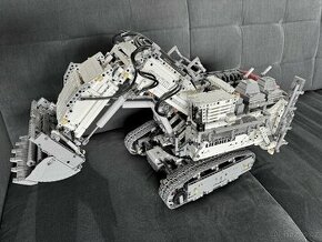 Lego technic 42100 Liebherr 9800 + Johny 5