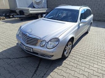Mercedes Benz E211 - 1