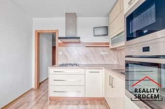 Pronájem zařízeného bytu 3+1 s lodžií, 77 m2, ul. U Kapličky