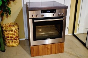 Siemens nerezový vestavný sporák HE73BD531, vyjížděcí dveře