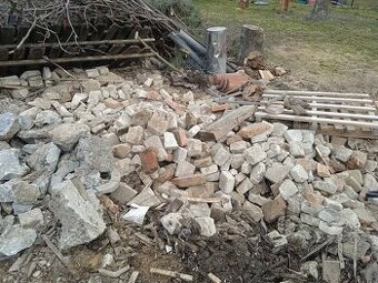 Suť, cihly, beton za odvoz