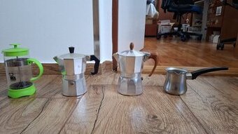 Moka konvice, džezva, frenchpress (kafetiér)