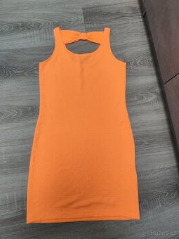 Oranžové šaty