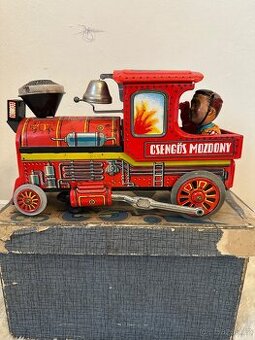 Maďarská plechová lokomotiva, stará hračka