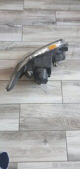 Přední levé světlo na INFINITY FX35