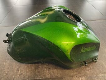 nádrž Kawasaki Z1000SX