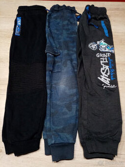 3x tepláky vel. 128/134