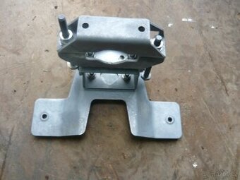 Pozinkovaný nástěnný otočný držák. 200 kč