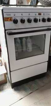 Elektrická trouba se sporákem na plyn