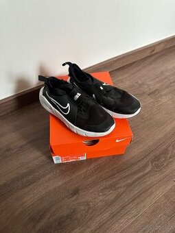 Nazouvací Nike vel. 33,5