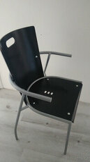 Černá dřevěná židle
