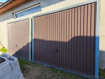 Výklopná vrata Hormann hnědá,  2kusy, 25002000mm a 2350200