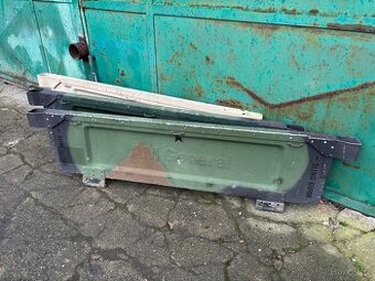 Zadní čelo HUMVEE
